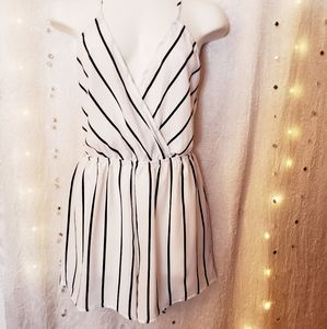 Shein romper never worn size med